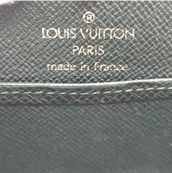 Louis Vuitton LV Coin Purse Portemonnaie Boit in Greens Taiga leather